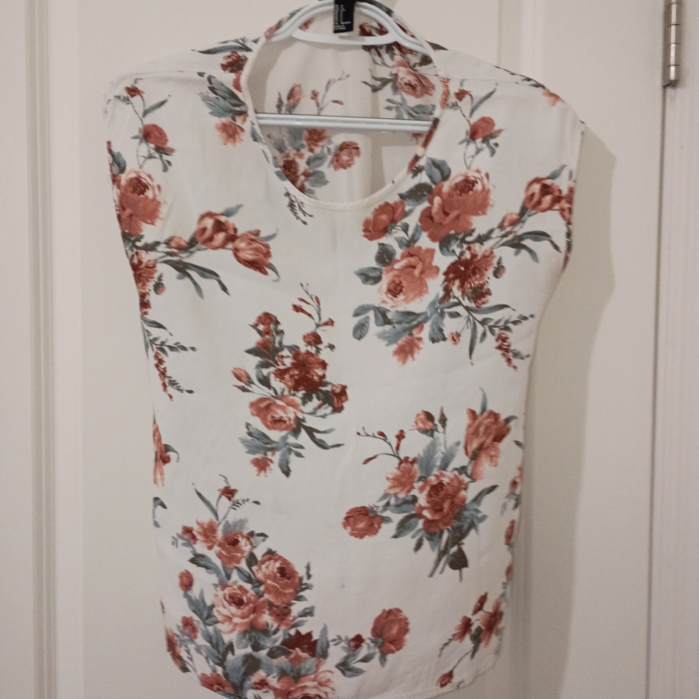 Forever 21 White Floral Cap-Sleeve Top with Rose Print